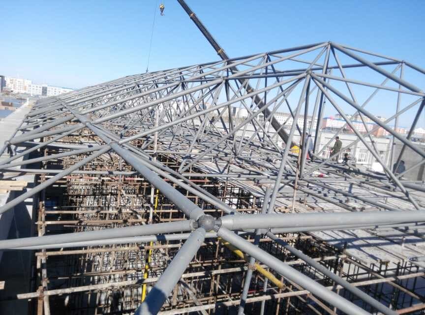 牙克石商贸城屋顶网架工程